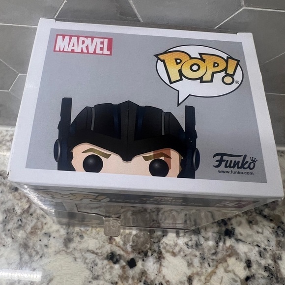 POP! Marvel’s Thor bobblehead - Picture 4 of 8